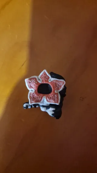 Demogorgon atacado por vecna kinder joy