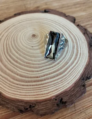 Anillo estilo Uno de 50.