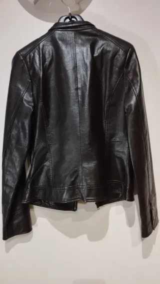 Chaqueta de piel marrón