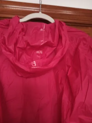 Chubasquero Quechua Fucsia con Capucha