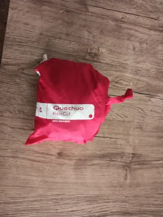 Chubasquero Quechua Fucsia con Capucha