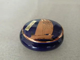 Pequeño joyero de porcelana