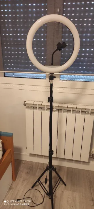 Aro de luz LED con soporte para móvil