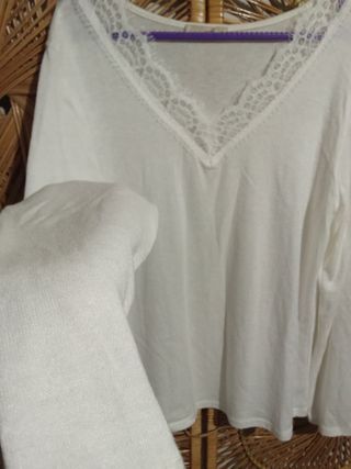 Top blanco manga larga cuello V encaje