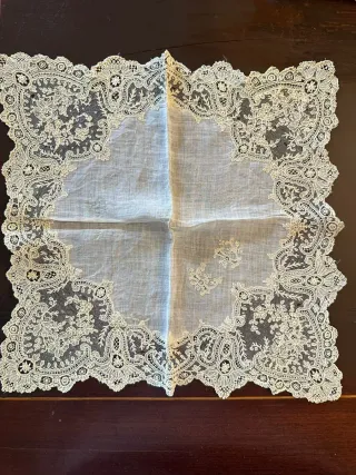 Pañuelo antiguo bordado encaje