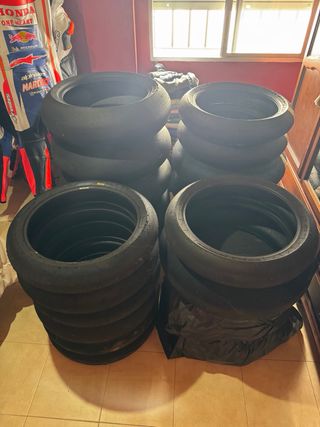 Neumaticos sliks para motos de circuitos