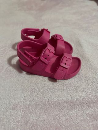 Sandalias niña fucsia