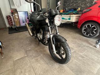 Moto 125cc Naked Negra daelim, itv hasta 2027