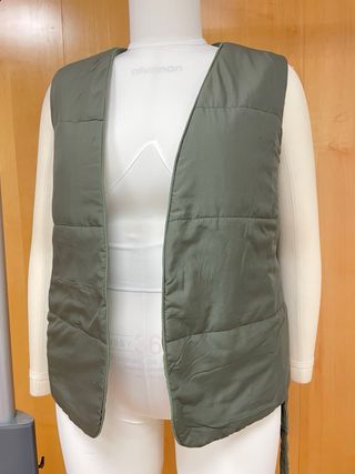 Chaleco acolchado bordado