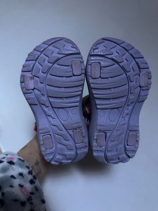 Sandalias respetuosas niña