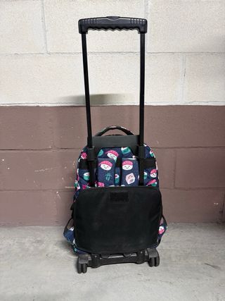 Mochila Totto con ruedas y diseño de sushi