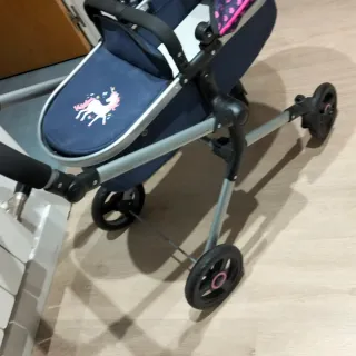 Carro de muñecas azul y rosa