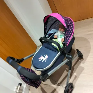 Carro de muñecas azul y rosa