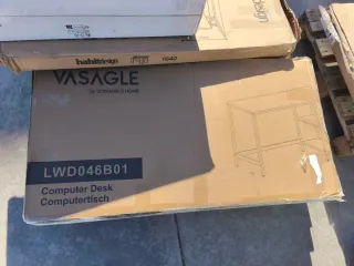 Escritorio moderno con estantes