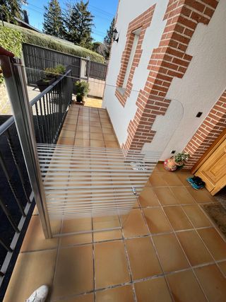 Mampara baño, marca Nesguel. Muy buen estado.