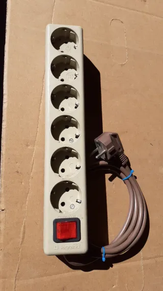 Regleta 6 tomas con interruptor Legrand