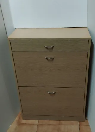 Zapatero de madera color roble