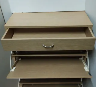 Zapatero de madera color roble