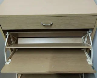 Zapatero de madera color roble