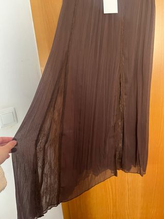 Falda midi encaje godet de Zara