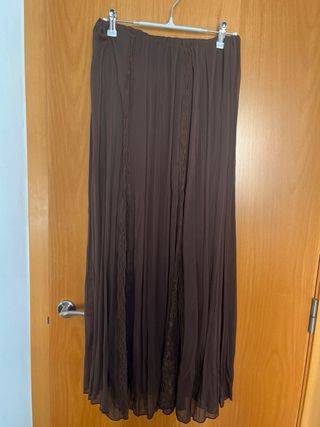 Falda midi encaje godet de Zara