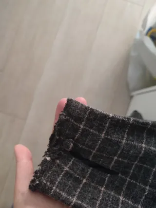 Abito Zara a quadri grigio e rosa.