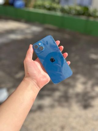 iPhone 13 azul como nuevo
