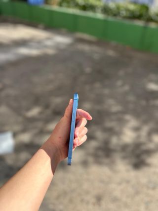 iPhone 13 azul como nuevo
