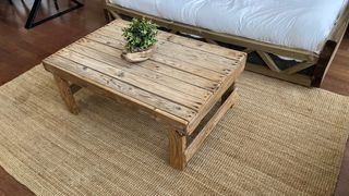 Mesa de centro rústica de madera