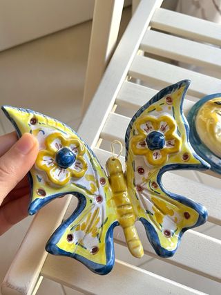 Decorazioni ceramica italiana luna e farfalla