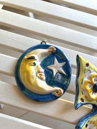Decorazioni ceramica italiana luna e farfalla