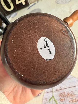 Jarrita antigua con mango de madera