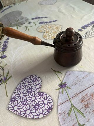 Jarrita antigua con mango de madera