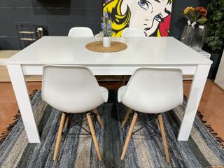 NUEVA MESA CON 4 SILLAS