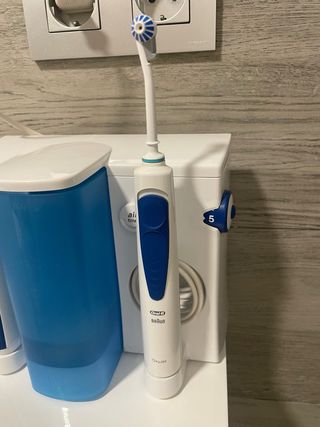 Oral-B Cepillo Eléctrico e Irrigador