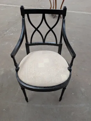 Silla negra con asiento beige