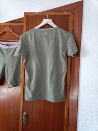 Conjunto deportivo camiseta y pantalón corto