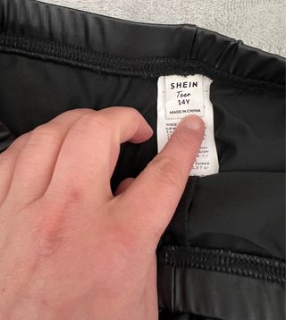 Pantalones ajustados efecto cuero.nuevos,sin uso