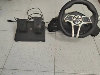 Volante Fanatec con pedales