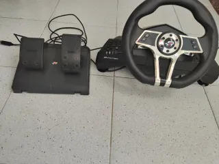 Volante Fanatec con pedales