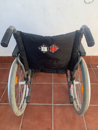 Silla de ruedas plegable nueva