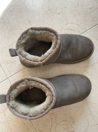 Botas de pelo de color caqui