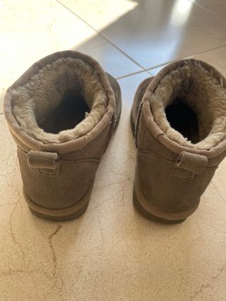 Botas de pelo de color caqui