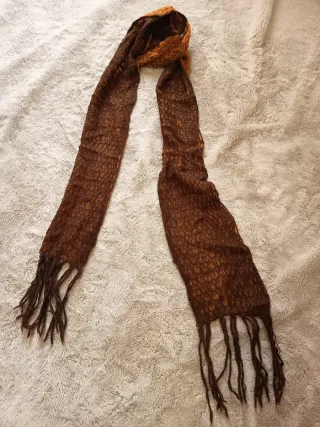 Bufanda tejida naranja y marrón
