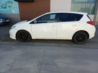 Toyota Auris 2015