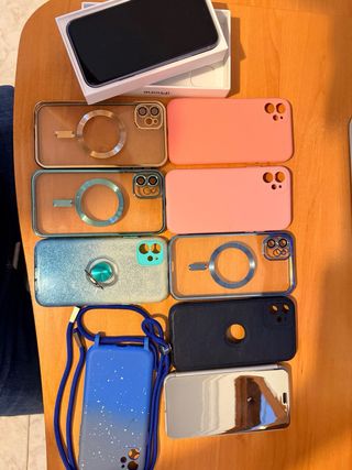 iPhone 11 82 % bateria con 9 carcasas fundas