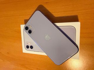 iPhone 11 82 % bateria con 9 carcasas fundas