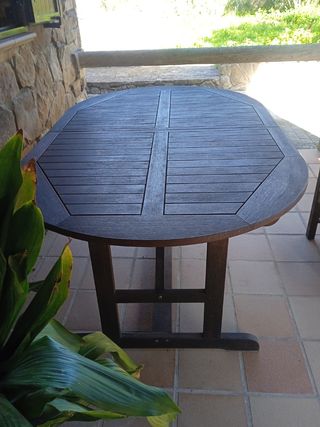 Mesa de madera de teka