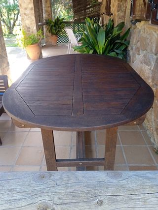 Mesa de madera de teka