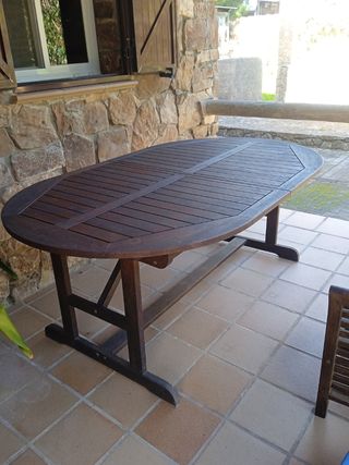 Mesa de madera de teka